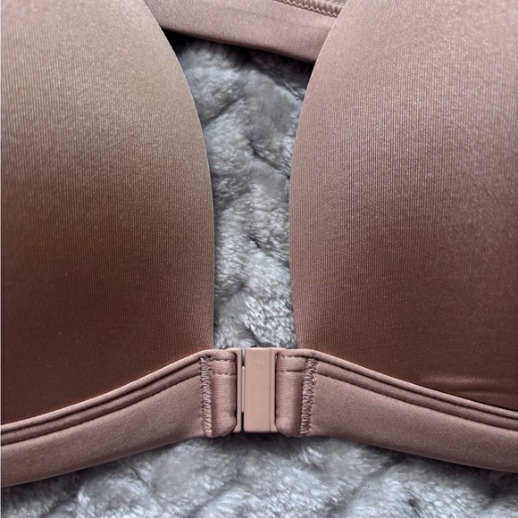 NWT SKIMS WIRELESS FORM TRIANGLE FRONT CLOSE SUPER PUSH-UP BRA - Picture 3 of 8